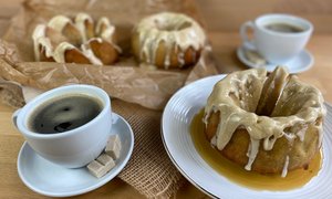 Ahornsirup-Apfelmus-Kuchen