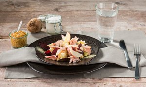 Rote-Bete-Salat mit geräucherter Forelle