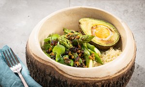 Grüne Spargel Bowl mit Vanille-Couscous