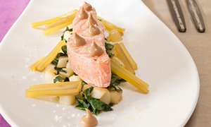 Lachsfilet aus dem Fenchelsud auf Kartoffel-Mangold-Ragout