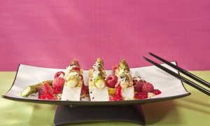 Himbeeren mit geröstetem Tofu, Sesam und karamellisiertem grünem Spargel
