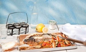 Wolfsbarsch in Salz-Kruste mit Ofengemüse und Olivenöl aus Kreta