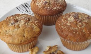 Ahornsirup-Muffins mit Walnusskernen