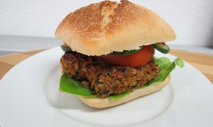Burger mit Walnuss- Gemüsebratling